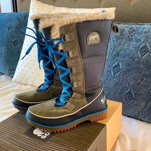 Women’s Sorel Tivoli High II Waterproof winter boots size 6